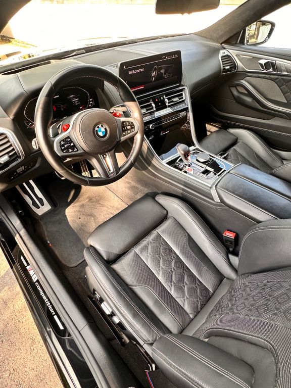 BMW M8 2023