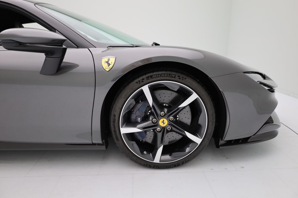 Ferrari SF90 2021