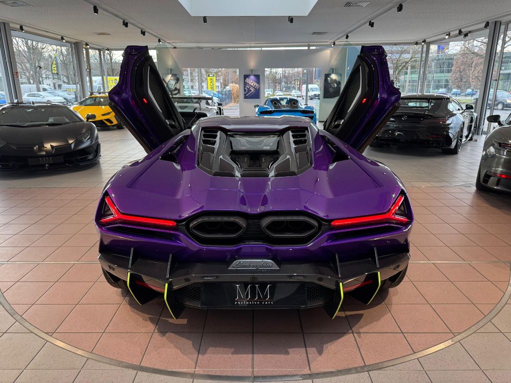 Lamborghini Revuelto 2025