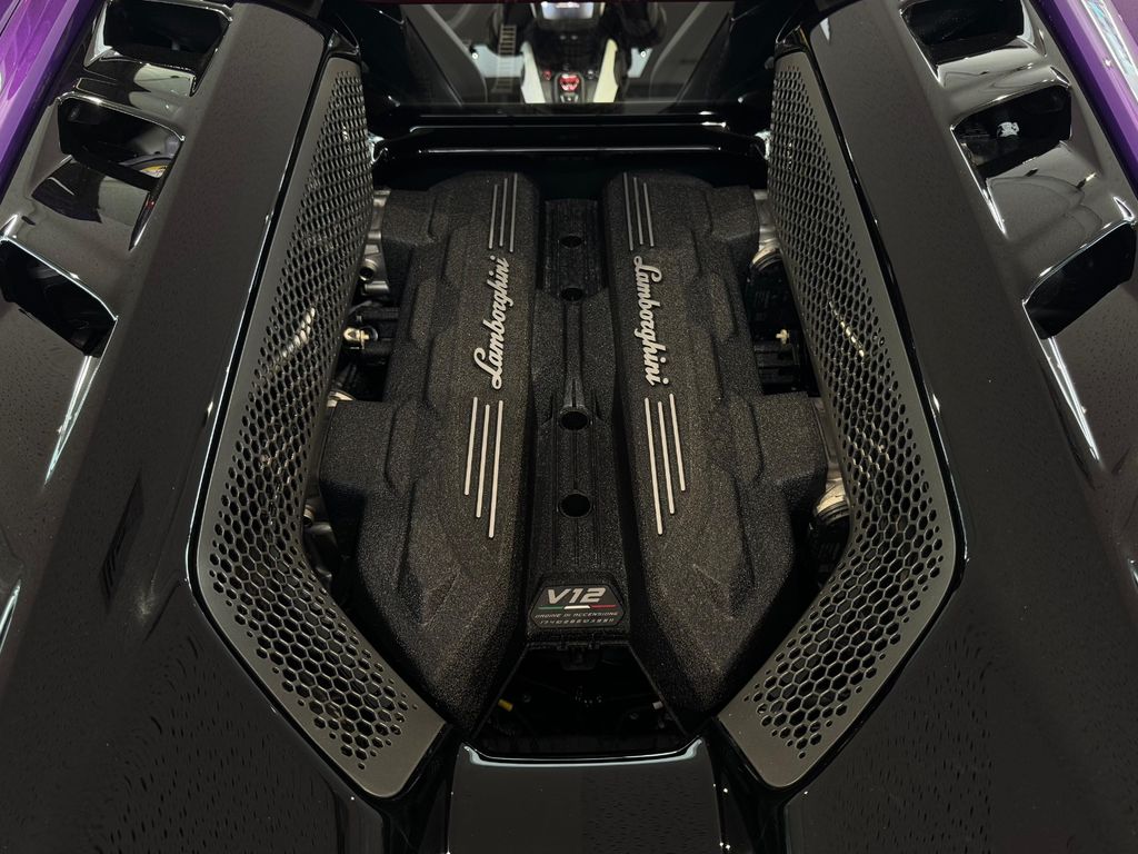 Lamborghini Revuelto 2025