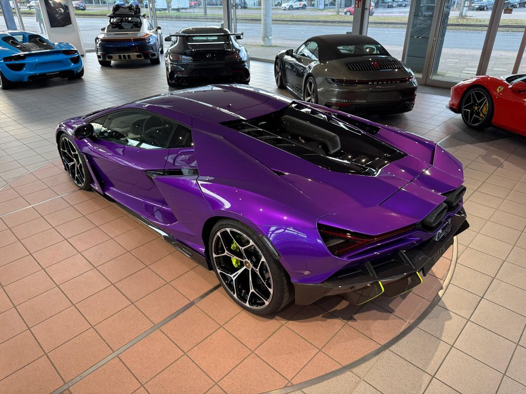 Lamborghini Revuelto 2025