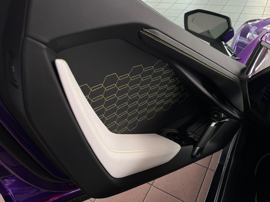 Lamborghini Revuelto 2025