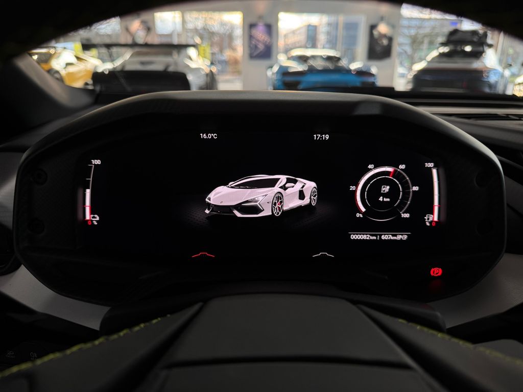 Lamborghini Revuelto 2025