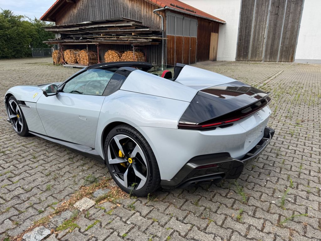 Ferrari 12Cilindri 2025