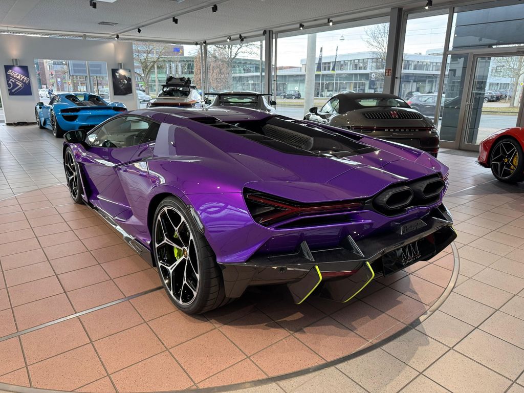Lamborghini Revuelto 2025