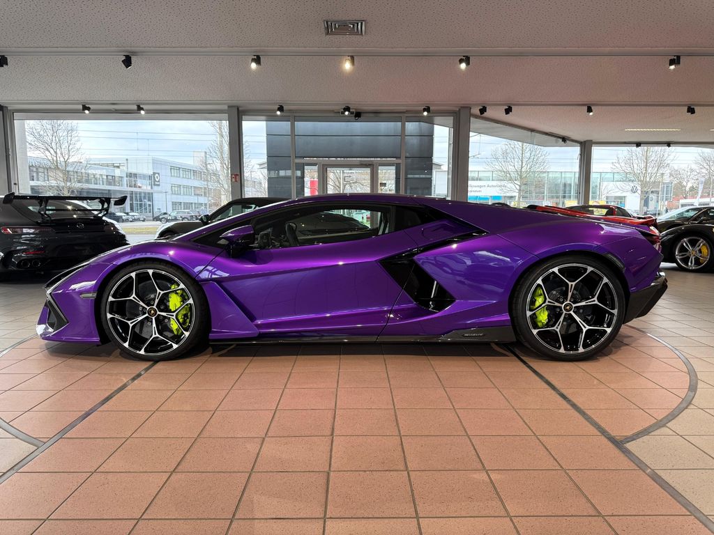 Lamborghini Revuelto 2025