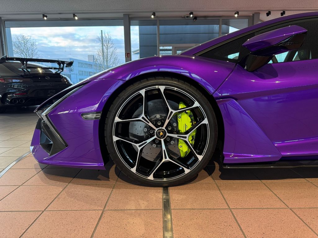 Lamborghini Revuelto 2025