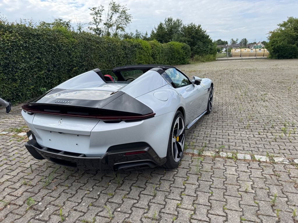 Ferrari 12Cilindri 2025