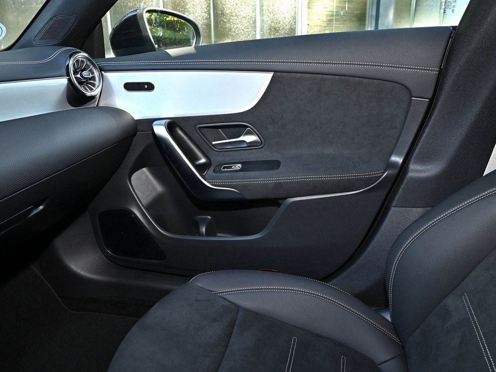 Mercedes-Benz CLA 200 Shooting Brake 2025