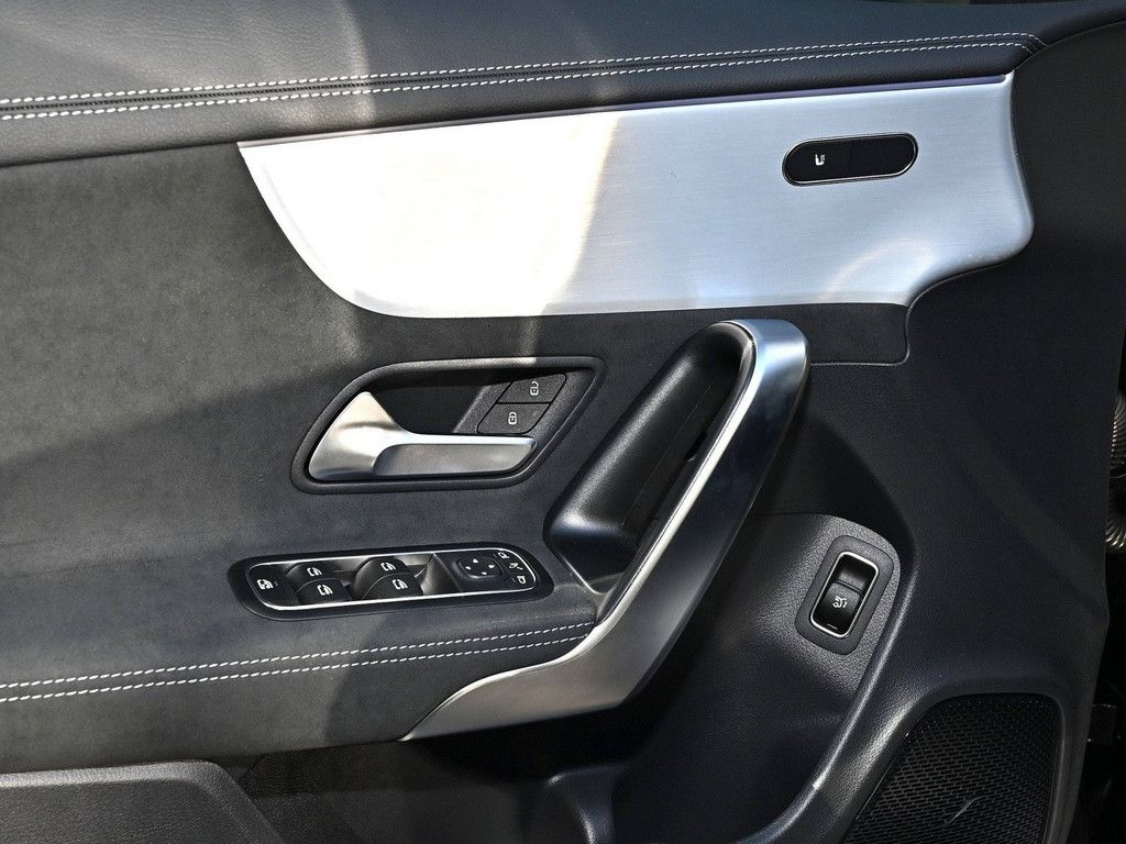 Mercedes-Benz CLA 200 Shooting Brake 2025