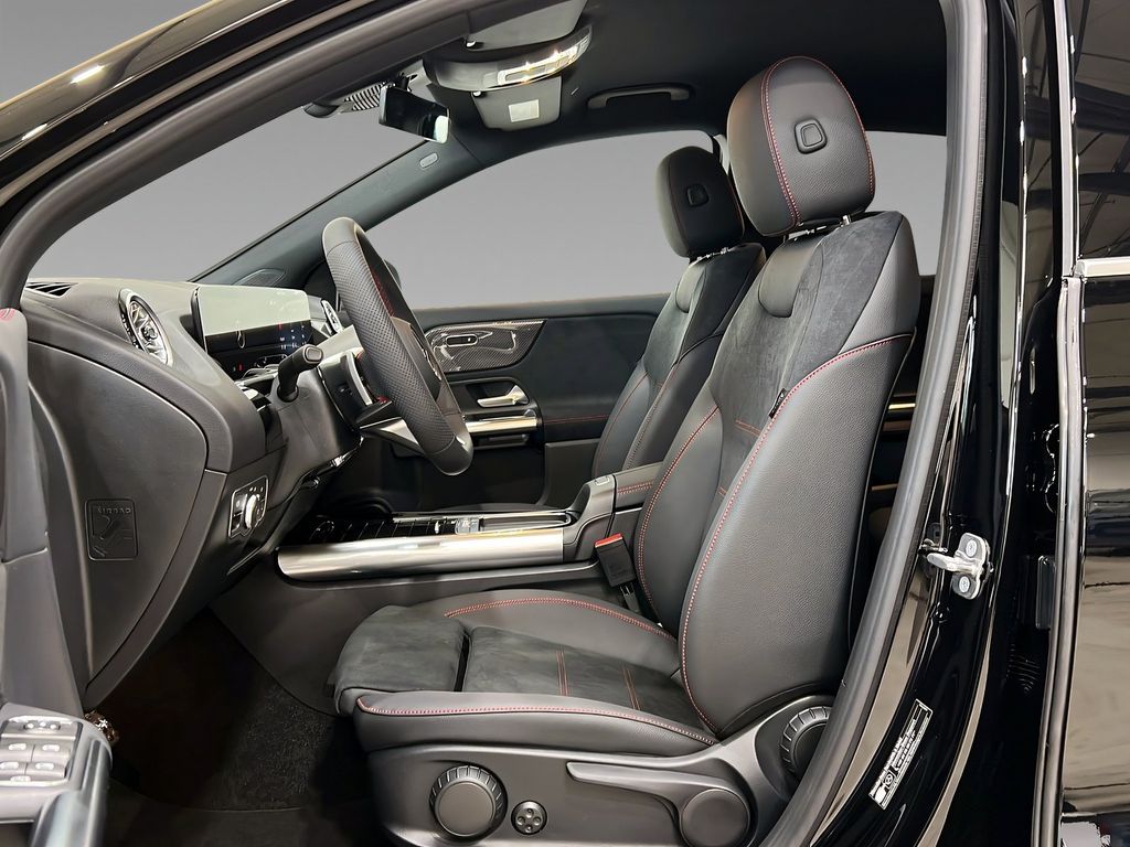 Mercedes-Benz GLA 200 2025