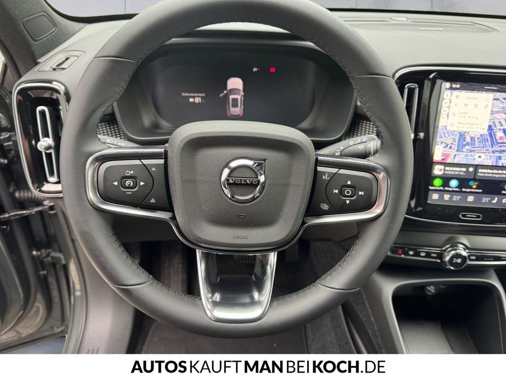 Volvo XC40 2025