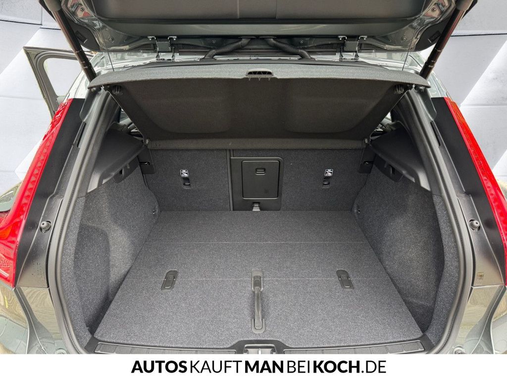 Volvo XC40 2025