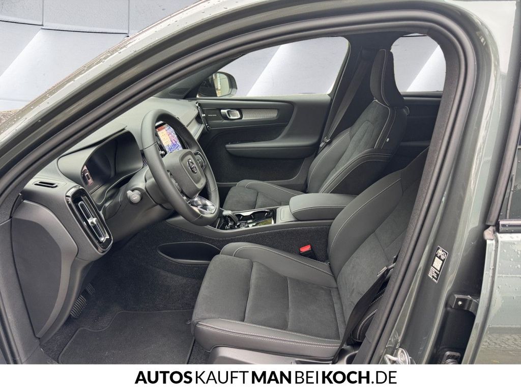 Volvo XC40 2025