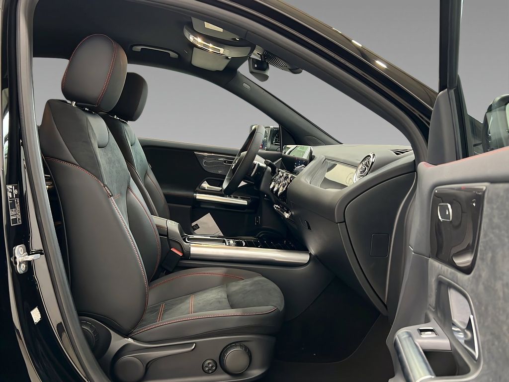 Mercedes-Benz GLA 200 2025