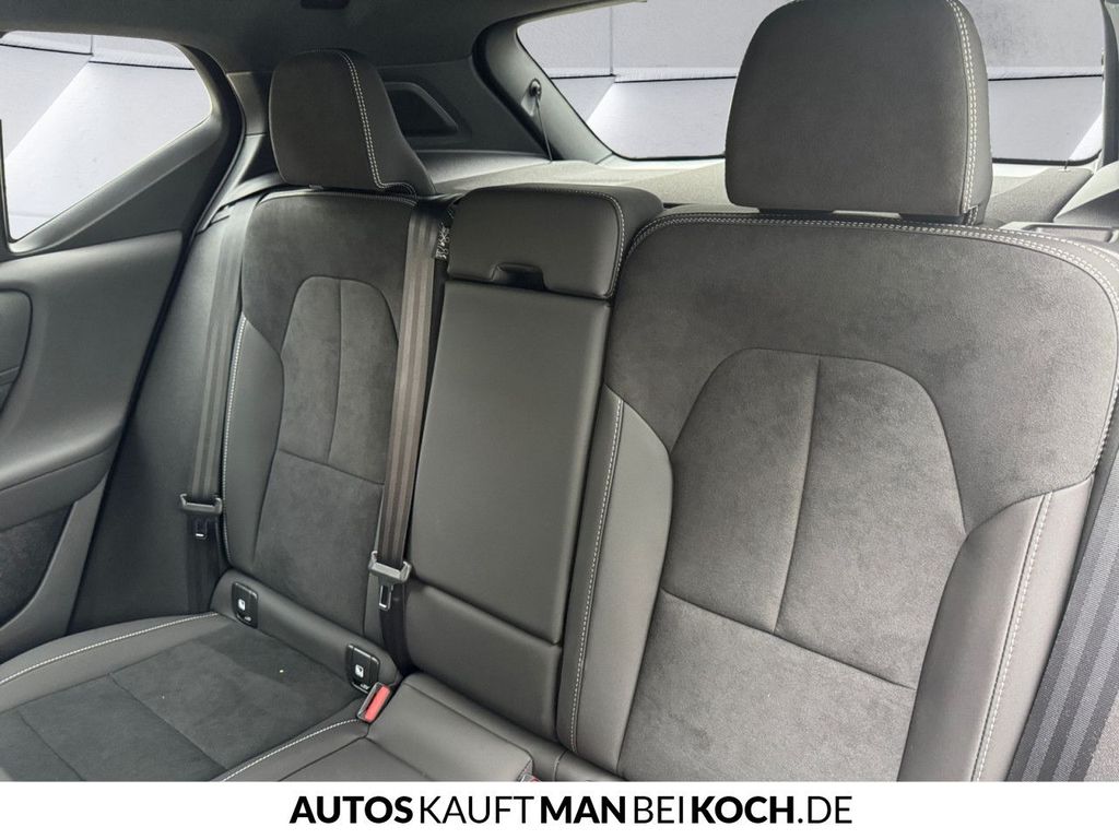 Volvo XC40 2025
