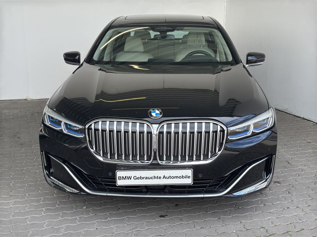 BMW 745 2021