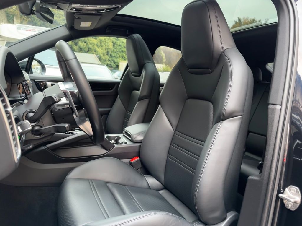 Porsche Cayenne 2021