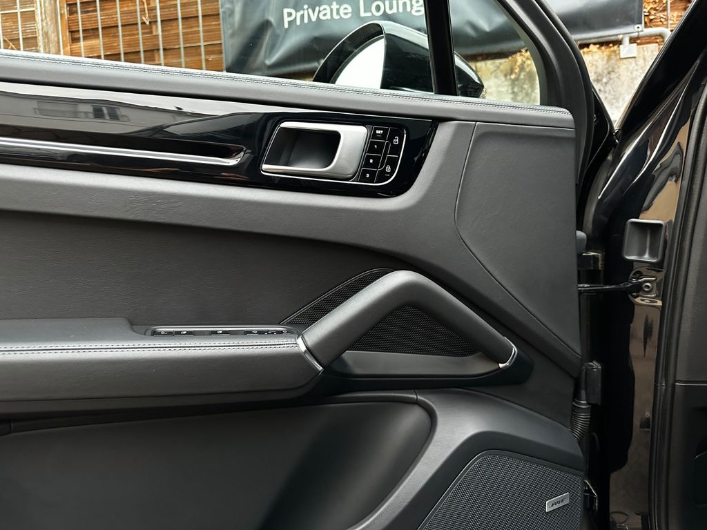 Porsche Cayenne 2021