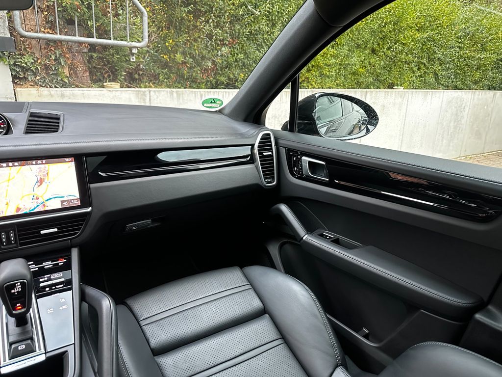 Porsche Cayenne 2021