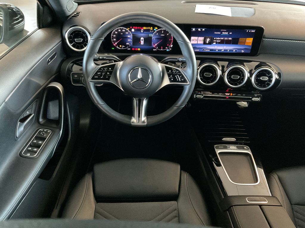Mercedes-Benz A 200 2024