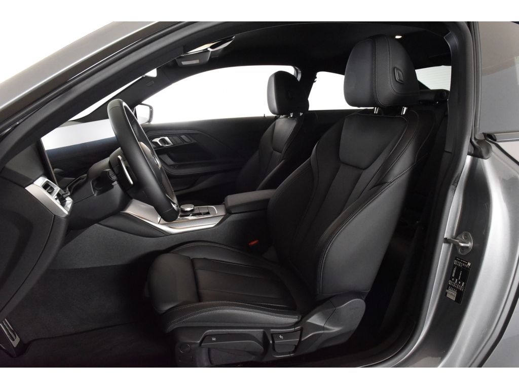 BMW 220 2025