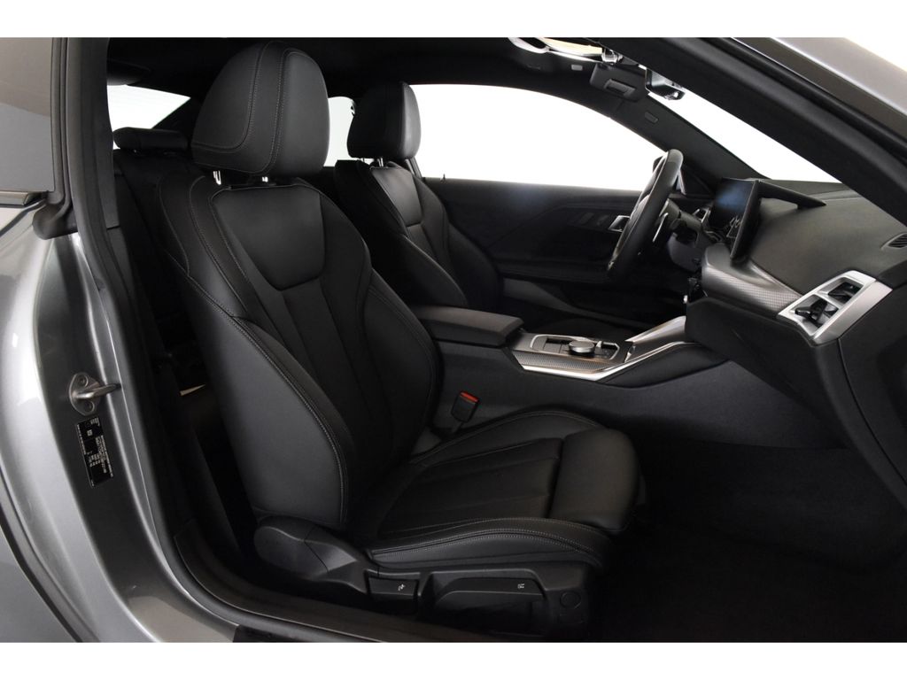 BMW 220 2025