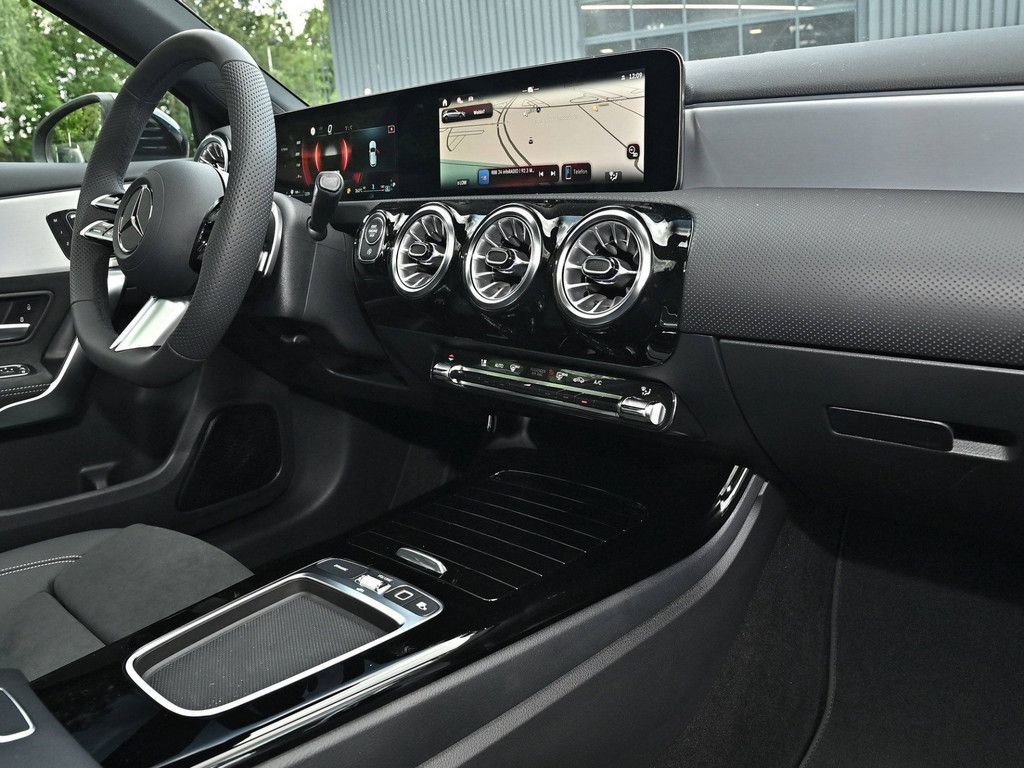 Mercedes-Benz A 200 2025