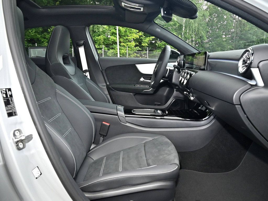 Mercedes-Benz A 200 2025