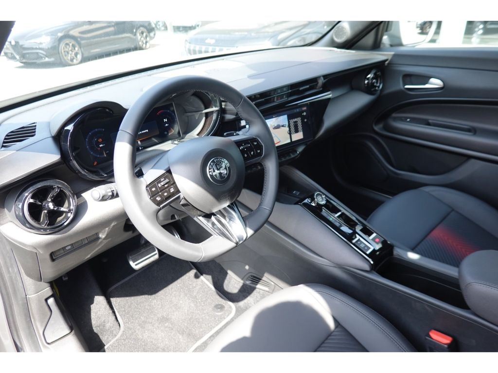 Alfa Romeo Junior 2025