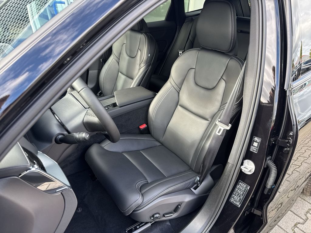 Volvo XC60 2025