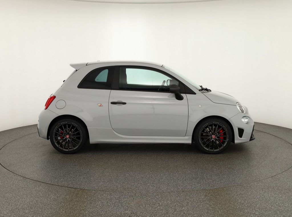 Abarth 695 2022