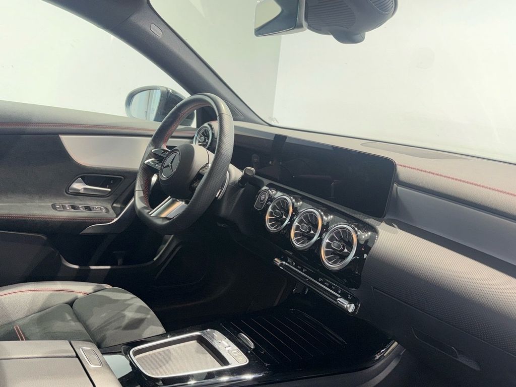 Mercedes-Benz CLA 250 2025