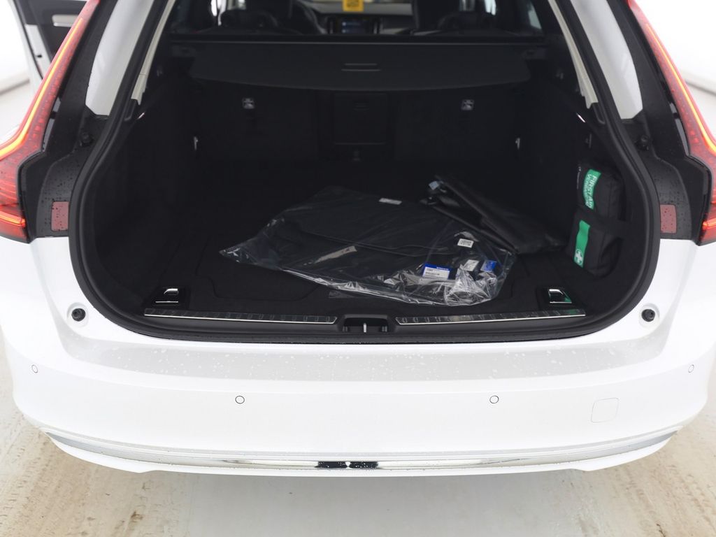 Volvo V90 2025