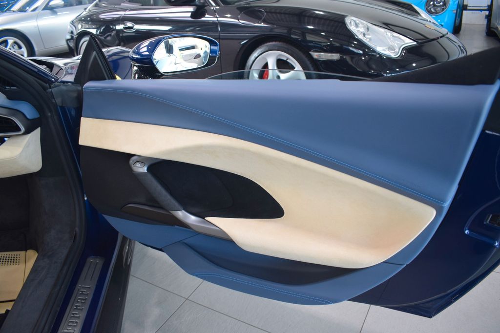 Ferrari 296 GTS 2025