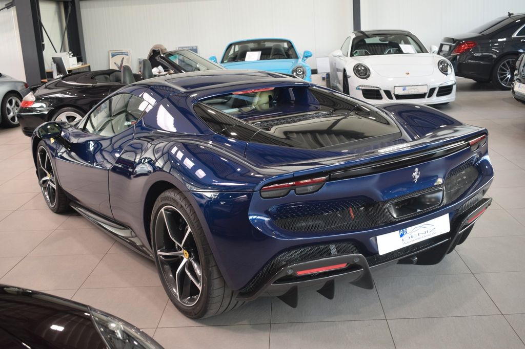 Ferrari 296 GTS 2025