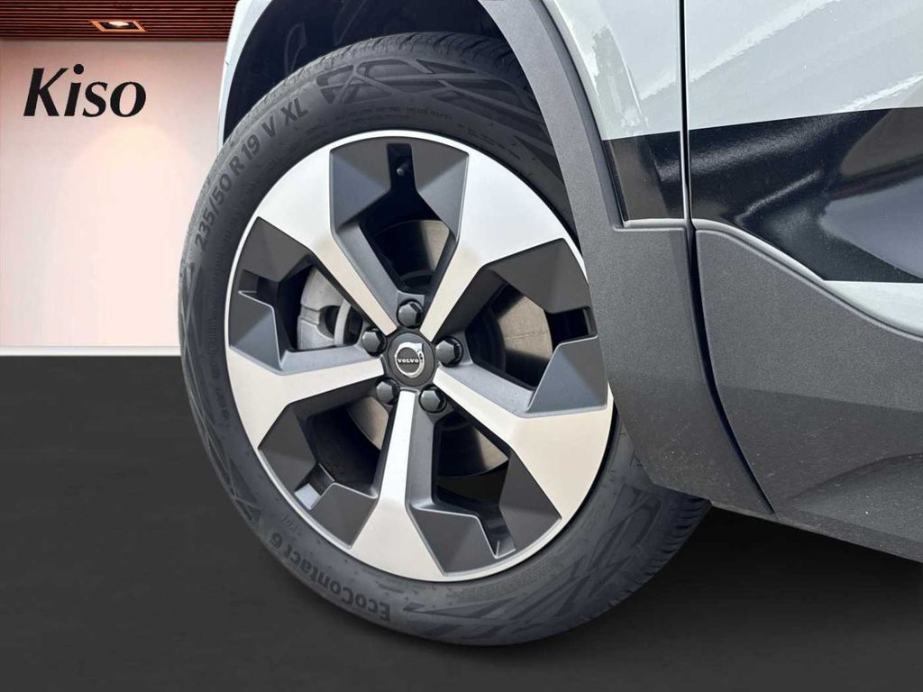 Volvo XC40 2025
