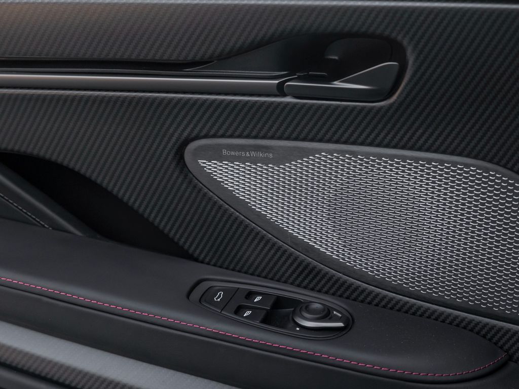 Aston Martin Vanquish 2025