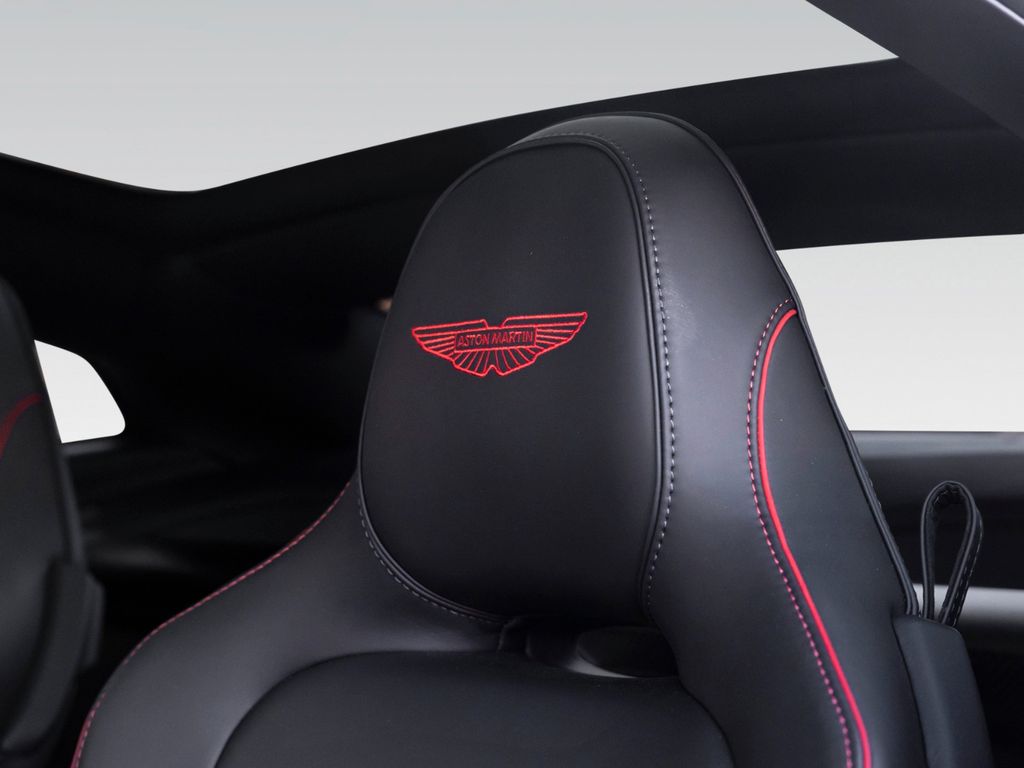 Aston Martin Vanquish 2025