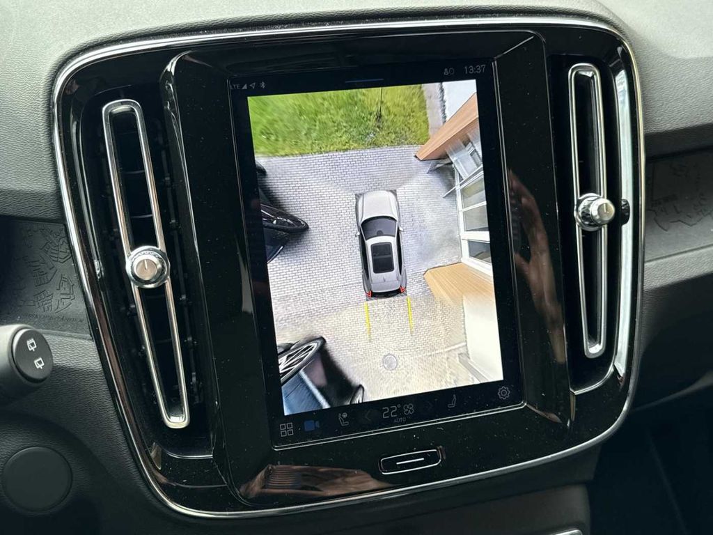 Volvo EX40 2024