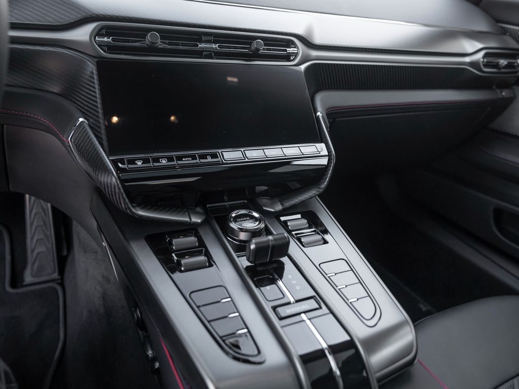 Aston Martin Vanquish 2025