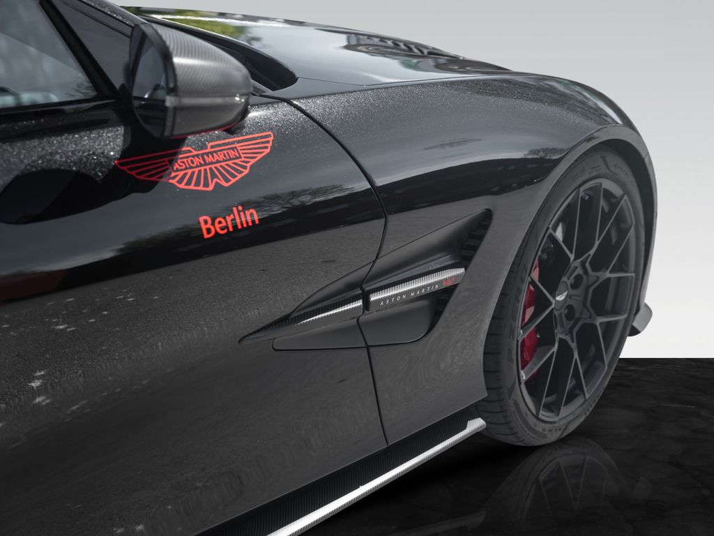 Aston Martin Vanquish 2025