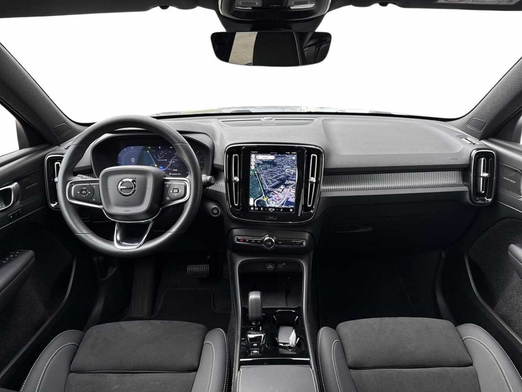 Volvo XC40 2025