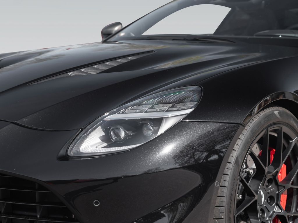 Aston Martin Vanquish 2025