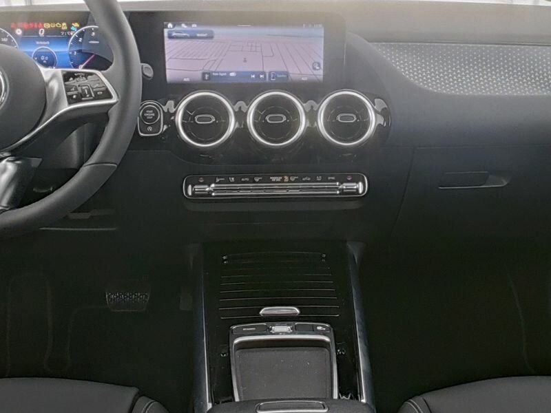 Mercedes-Benz B 200 2024