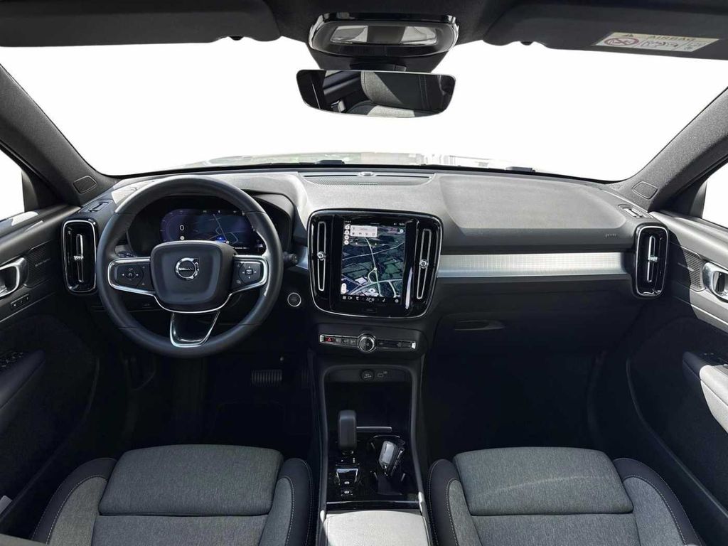 Volvo XC40 2025