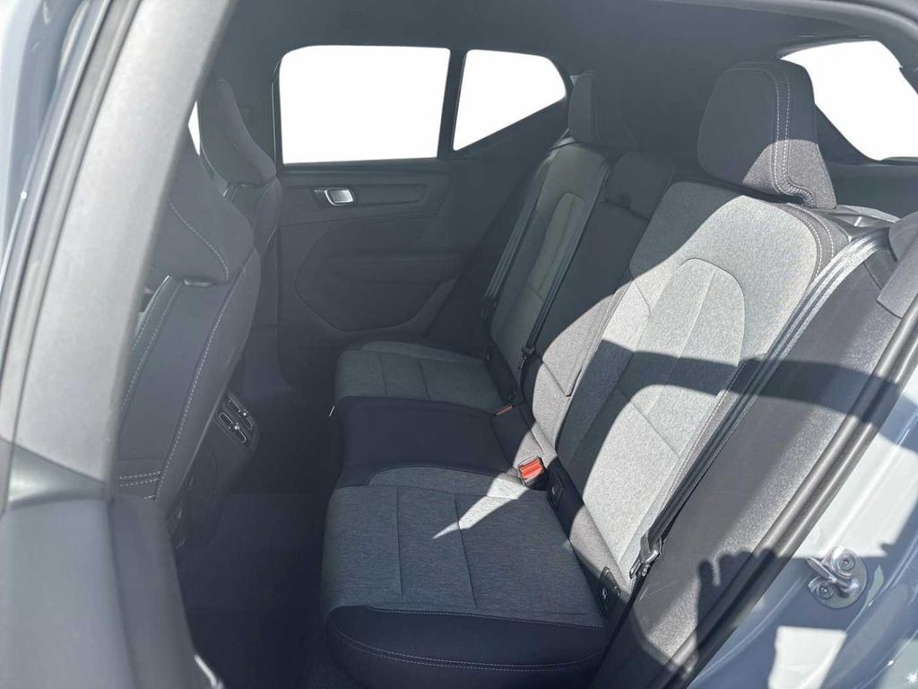 Volvo XC40 2025