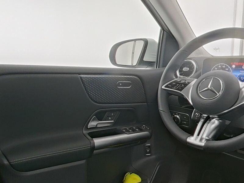 Mercedes-Benz B 200 2024