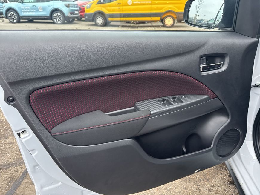 Mitsubishi Space Star 2025