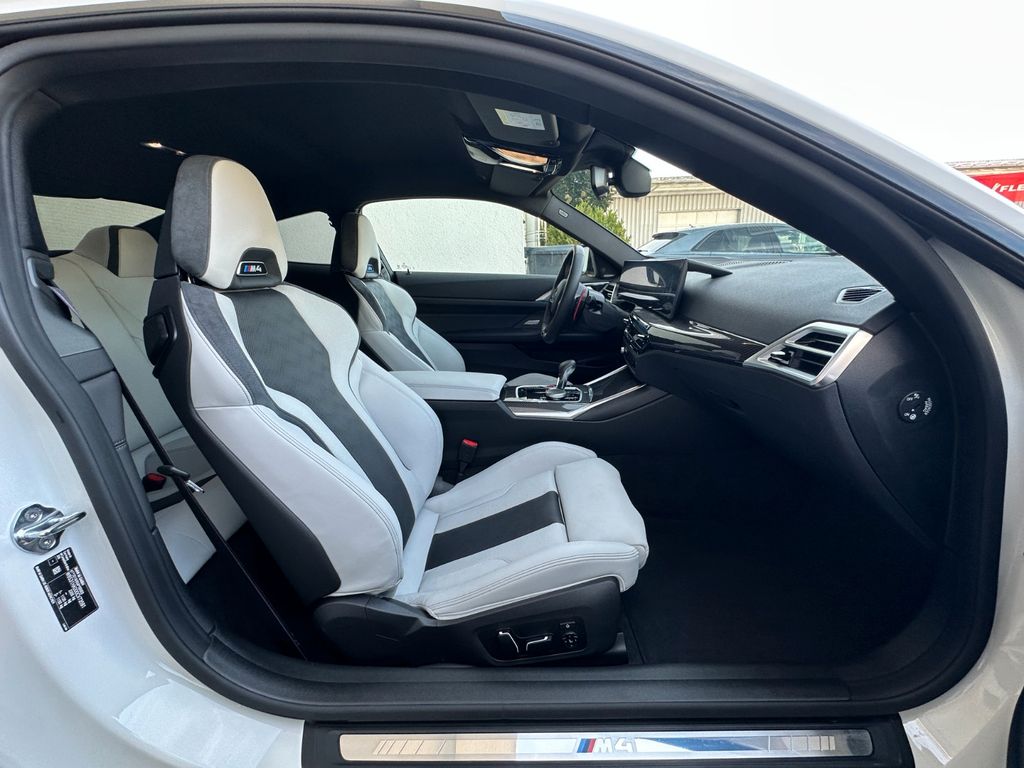 BMW M4 2025
